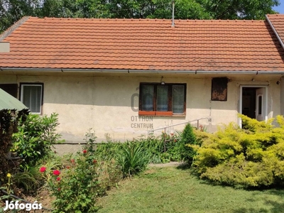 Pécsen, Újhegyen 50 négyzetméteres kisház eladó