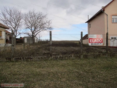 Eladó telek/földterület Tápiószentmárton 7 500 000 Ft