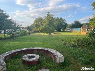 Makláron 5 szobás, jó szerkezetű ház 1800 m2-es telken eladó!