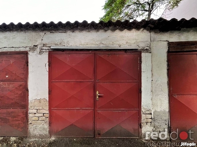 Belvárosi garázs felépítmény eladó - Szeged, Csongrád-Csanád - Garázs