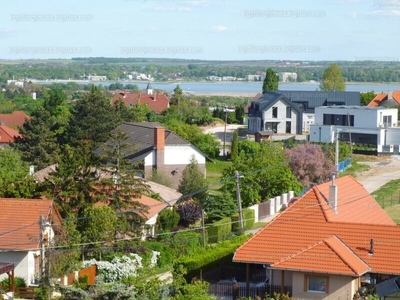 Eladó családi ház - Velence, Bencehegy