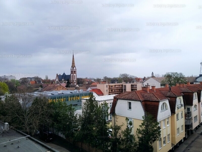 Eladó csúsztatott zsalus - Debrecen, Belváros