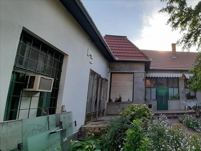 Eladó részlegesen felújított ház - Csongrád