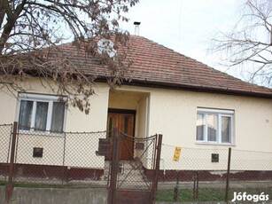 3 szobás családi ház eladó Szoboszlón az Ady Endre utcán