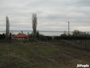 BALATONI PANORÁMÁS, belterületi telek eladó Ábrahámhegyen!