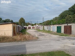 Eladó Ajka Zagy tér alsó részén