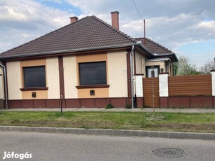 Kiskunhalas Petőfi utcában 130 m2-es szerkezetkész családi ház!