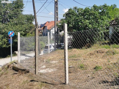 Biatorbágyi lakóövezeti telek, csatornára kötési lehetőséggel eladó