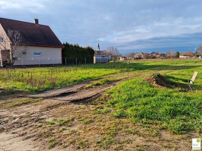 Eladó lakóövezeti telek - Besnyő, Fejér megye