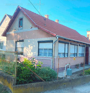 Eladó családi ház - Tiszafüred, Belváros