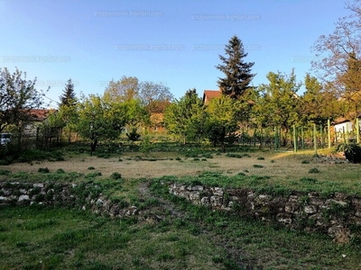 Eladó lakóövezeti telek - Erdőkertes, Központ