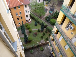 Eladó téglalakásBudapest, IX. kerület, Tetőtér