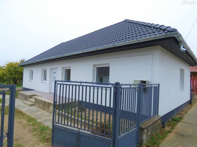 Pilisen, felújított, 74m2-es családi ház melléképülettel eladó! - Pilis, Pest - Ház