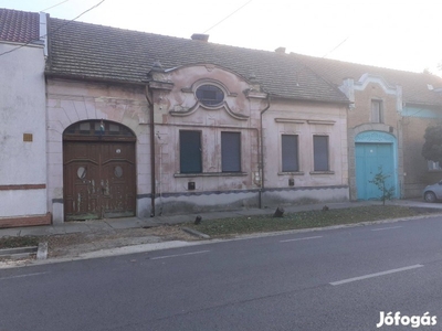 Nagypolgári ház Hódmezővásárhelyen, Bercsényi utcában eladó