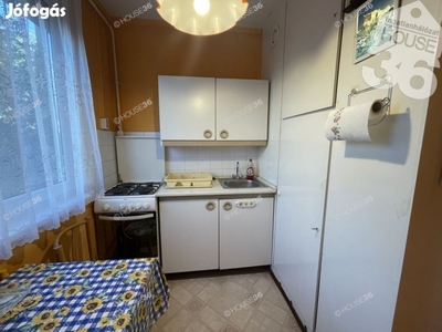 Széchenyivárosban - II. emeleti - 1 szobás lakás eladó!