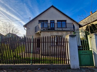 Eladó Ház, Budapest 15 kerület 15.kerületben több generációs családi ház