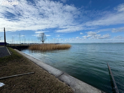 Balatonvilágoson eladó 2 szobás téglalakás!