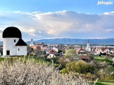 Eladó építési telek a Balaton vonzáskörzetében Veszprém megyében