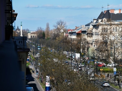 Eladó téglalakásBudapest, VI. kerület, 3. emelet