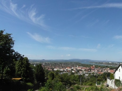 Eladó telek Esztergom