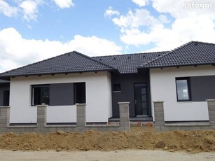 Kistarcsán újépítésű családi ház garázzsal eladó!