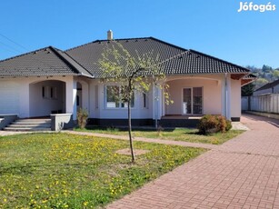 Gödöllő, Blaháné utca, 210 m2-es, családi ház, 4 szobás, felújított /