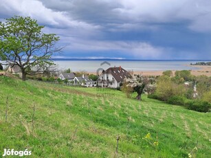 Panorámás beépíthető telek a Badacsony-hegyen!