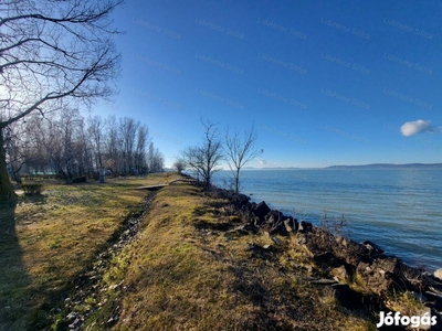 Balatonszemes eladó saját vízpartos telek