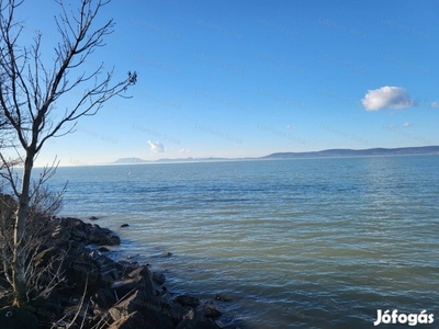 Balatonszemes eladó saját vízpartos telek