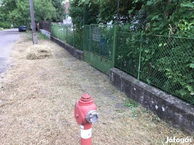 Eladó telek, Miskolc- Komlóstetőn, bontandó épülettel