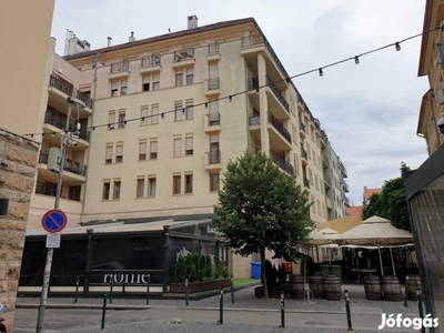 Kazinczy utcába a Gozsdu mellett penthouse lakás tulajdonostól eladó