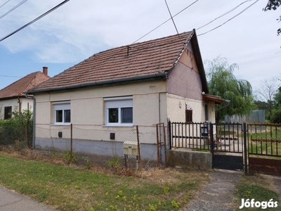 Lőrinci, Bajcsy-Zsilinszky utca, 47 m2-es, családi ház, 2 szobás