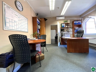 Eladó irodahelyiség irodaházban - Szekszárd, Arany János utca