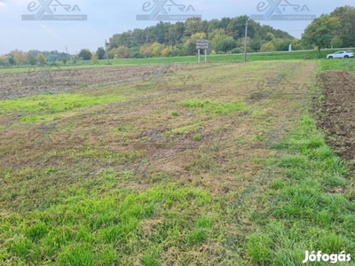 Szeged-Szőregen belterületi zárt kert Eladó!