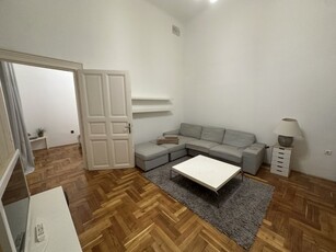 Kiadó téglalakás, albérlet Budapest, V. kerület, földszint