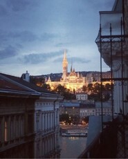 Kiadó téglalakás, albérlet Budapest, V. kerület, Tetőtér