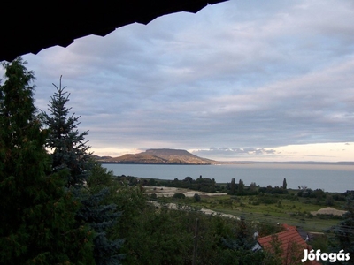 Eladó panorámás nyaraló Balatongyörök!