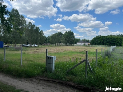 Kecskemét Ladánybenei úton összközműves telek eladó