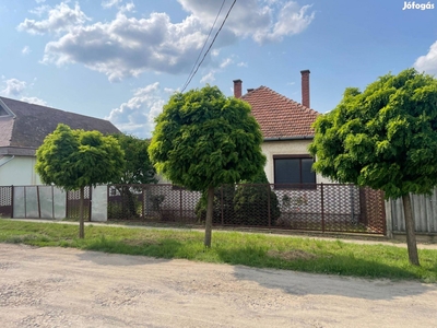 Autópályához közeli lakóház Derecskén - Derecske, Hajdú-Bihar - Ház