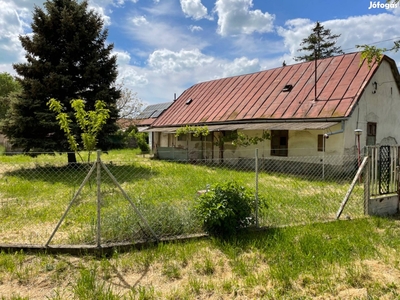 Balatonakarattya melletti faluban, Balatonfőkajáron központi telek - Balatonfőkajár, Veszprém - Telek, föld