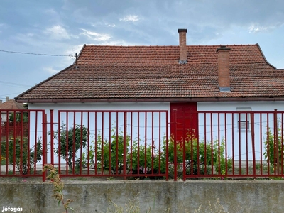 Eladó Családi ház hódmezővásárhelyen! - Hódmezővásárhely, Csongrád-Csanád - Ház