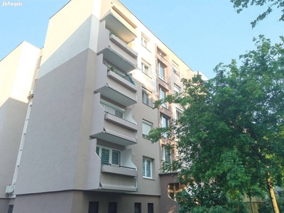 Győr-Nádorvárosban szigetelt házban 1.emeleti, felújított panel eladó - Győr, Győr-Moson-Sopron - Lakás