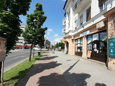 Nyíregyháza Belvárosában patinás épület, stílusos lépcsőházában Újszer - Nyíregyháza, Szabolcs-Szatmár-Bereg - Lakás