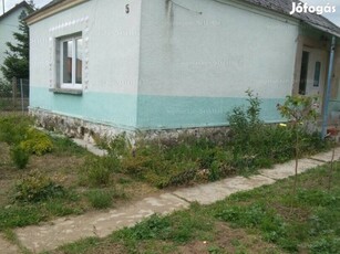 Eladó kis családi ház Lovászpatonán