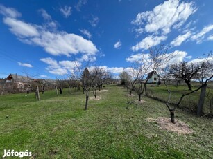 Eladó panorámás Sárhegyi telek