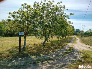 Zártkert Sziksóstó mellett