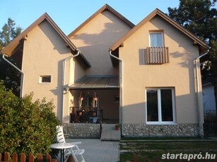 Zuglói 3 lakásos családi ház nagy telekkel eladó!