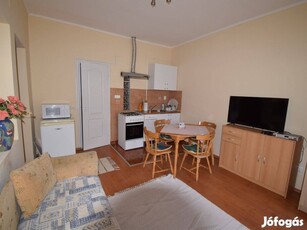 Családi ház, üzlet, apartmann a tóparton