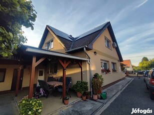 Eladó 165 m2 családi ház, Győrladamér