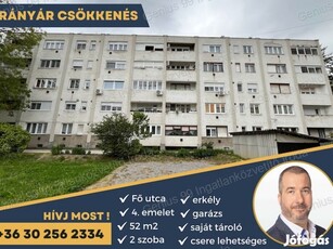 Kaposvár városközpontjában a Fő utcán eladó egy 52,5 m2-s, 2 szoba +